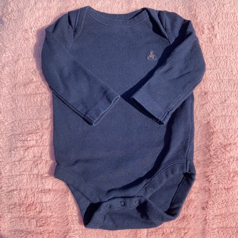 ⭐️Lot of 4⭐️ 3-6M Gap/Old Navy Onesies, Footies - Picture 5 of 13